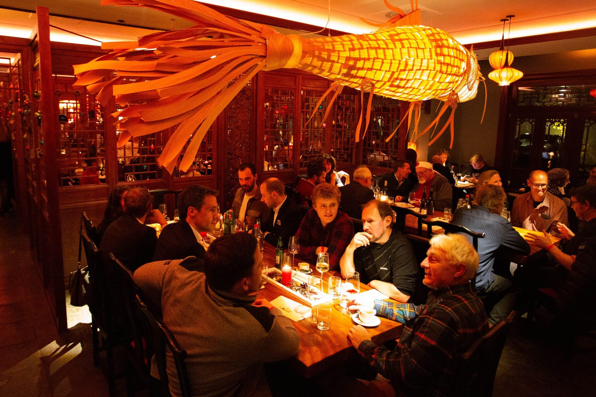 Dinner-Gesellschaft im Teehaus