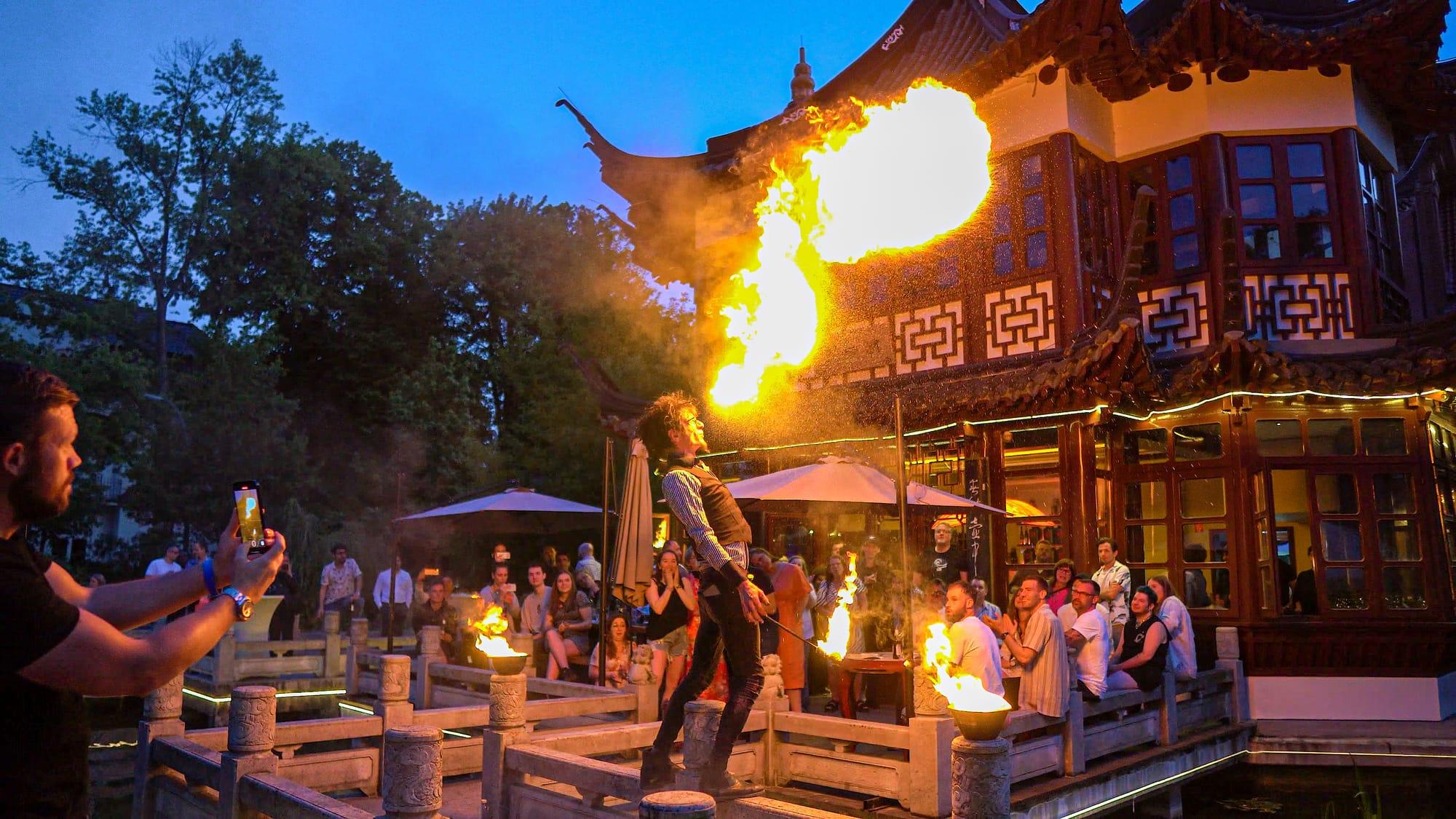 Feuershow & Grillen im Feuerdorf